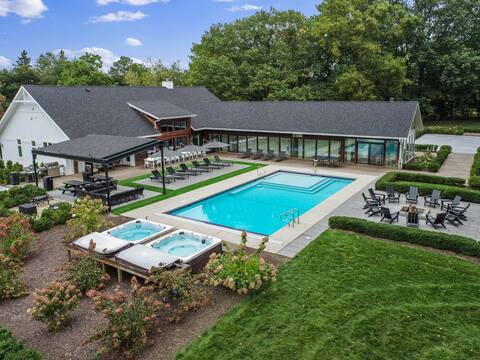 Apple Blossom Resort by Dwell Vacations