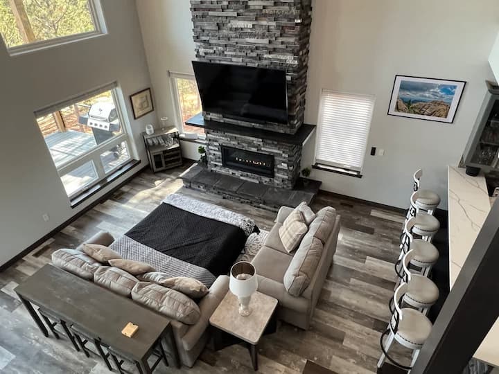 Chokecherry Cabin-beautiful Views & Hot Tub - Hermosa, SD