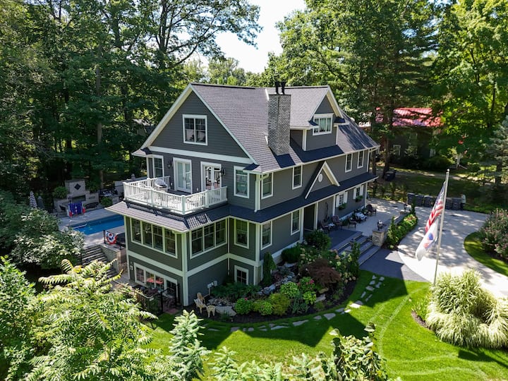 Fern Creek | Pool, Hot Tub, Fire Pit, Chess | Dogs