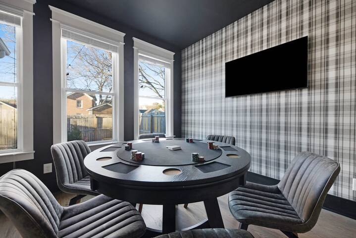 The Cowboy – Luxury Home w/ Hot Tub & Sauna! gallery image 4