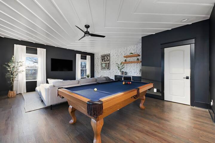 The Cowboy – Luxury Home w/ Hot Tub & Sauna! gallery image 5