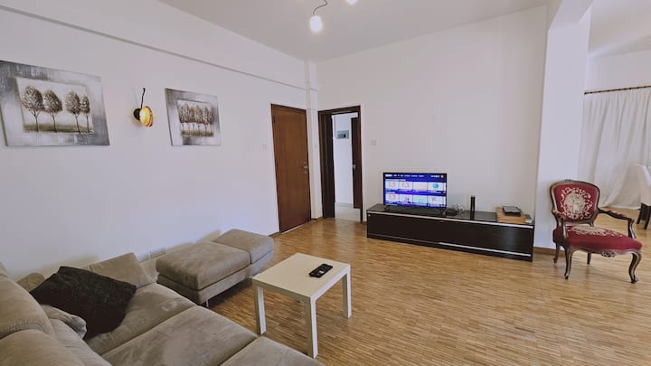 Stay: Aurum Apartment| 3 Br|desk|location - Nicosia