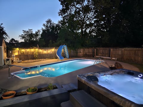 Heart of South Bend-Heated Pool-Game Room -2500ft²