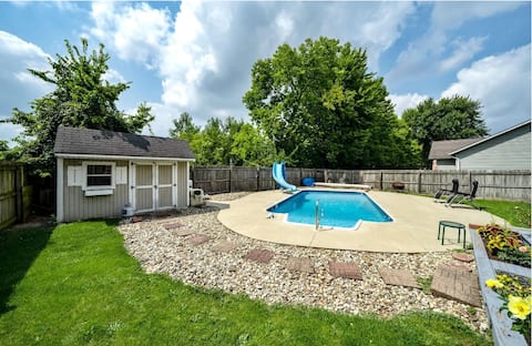 Heart of South Bend-Heated Pool-Game Room -2500ft²