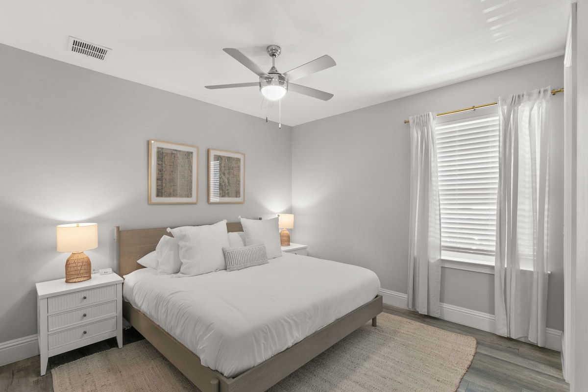 חדר שינה קינג עם חדר רחצה צמוד