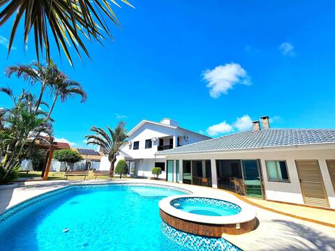 6 bedroom Standard TOP house in an attractive upscale area
