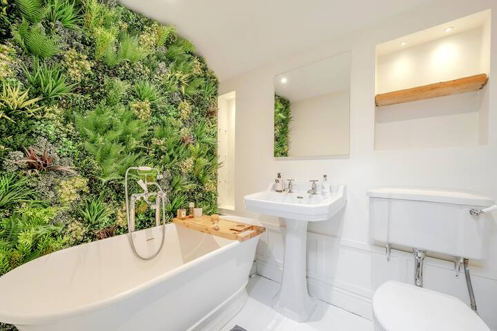 Fabulous Oasis for unique experience in Clapham gallery image 5