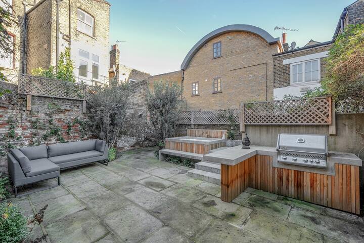 Fabulous Oasis for unique experience in Clapham gallery image 2