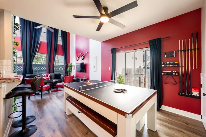 Upstay: Spacious 2-Home Duplex in Govalle for 18