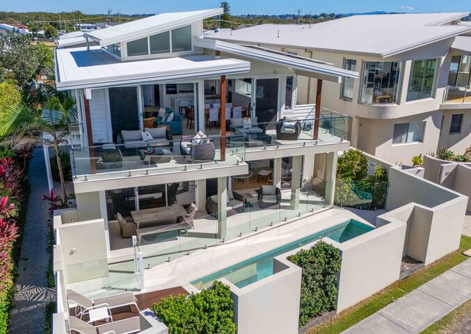 Coco de Mer Beach Villa 1 gallery image 2