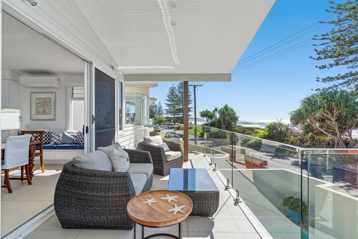 Coco de Mer Beach Villa 1 gallery image 3