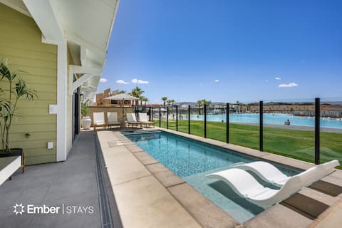 Playa Lucaya at Desert Color (by Ember Stays)