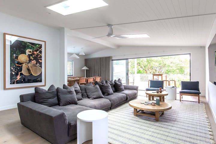 AL Sole – Designer home, pool, walk to beach