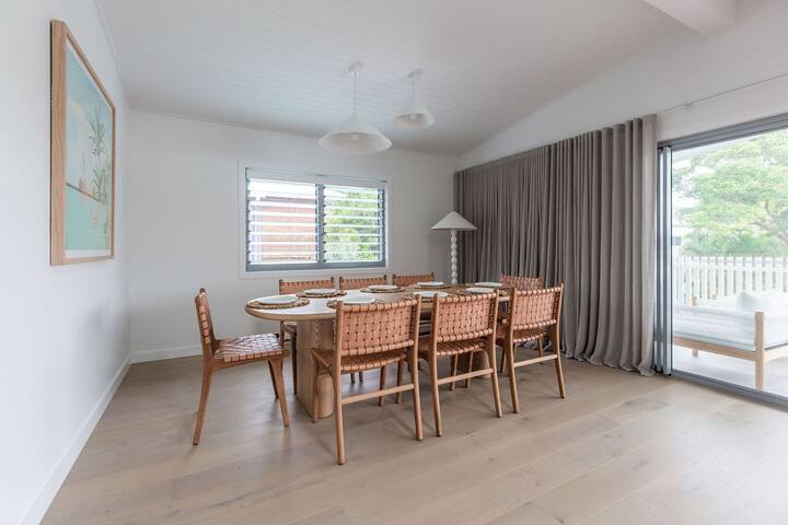 AL Sole – Designer home, pool, walk to beach gallery image 2