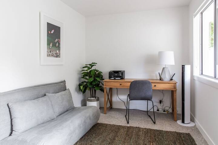 AL Sole – Designer home, pool, walk to beach gallery image 4