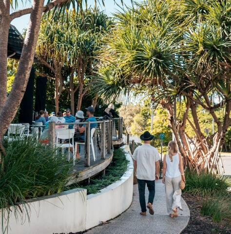 AL Sole – Designer home, pool, walk to beach gallery image 5