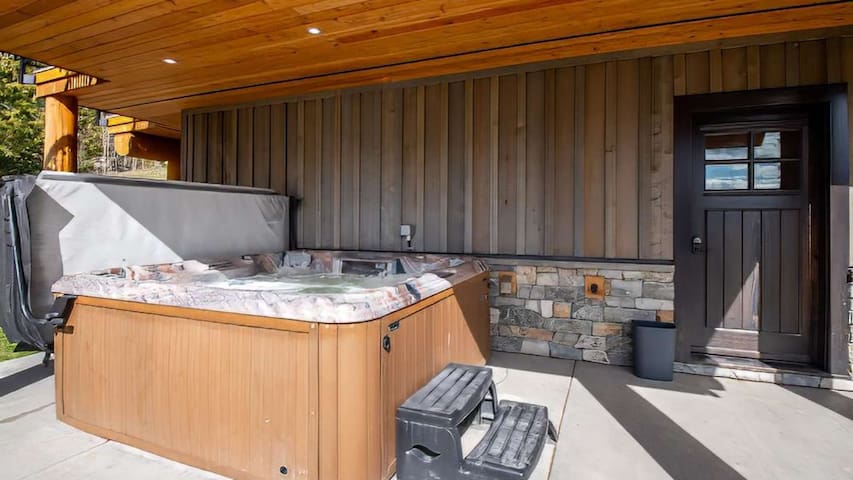 Fernie Lodging Company managed Airbnb listing 1