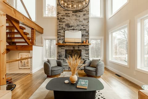Woodland Retreat: Modern Barn with Stone Fireplace