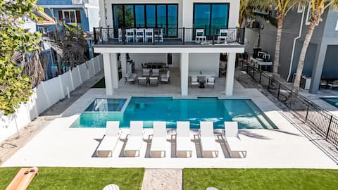 Beachfront Luxury Home! Pool, Golf Cart, and Bikes