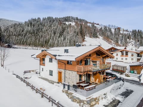 Amazing chalet with sauna right by the ski lift