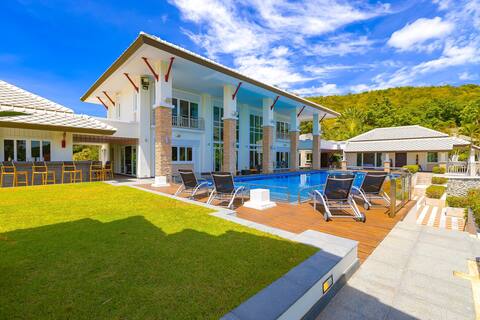 7 Bedrooms Mansion on The Golf Course! (JB)