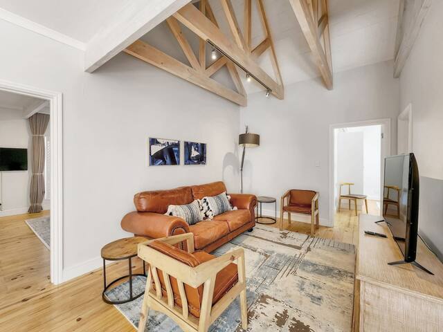 Camps Bay 5 Bed Home, private parking & pool gallery image 3