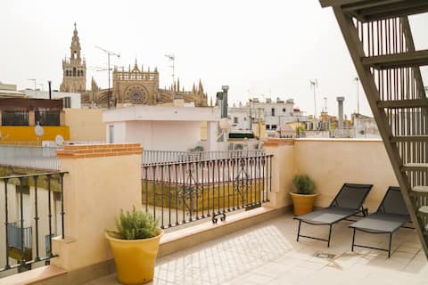 Top Airbnb: Cathedral Sevilla Views in El Arenal