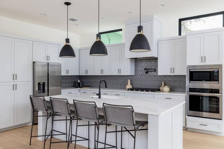 Chef’s Kitchen, Pool | The Taylor by Portoro gallery image 4