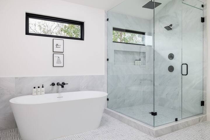 Chef’s Kitchen, Pool | The Taylor by Portoro gallery image 5