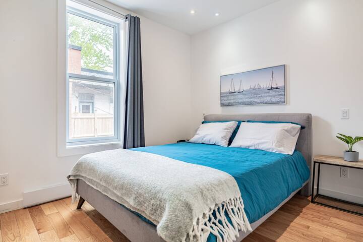 Ideal Group Stay in Charming Le Plateau Near Metro gallery image 3