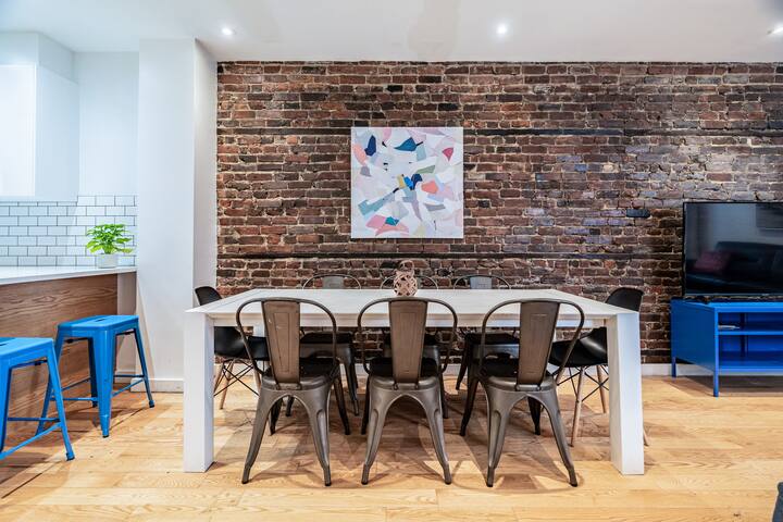 Ideal Group Stay in Charming Le Plateau Near Metro gallery image 2