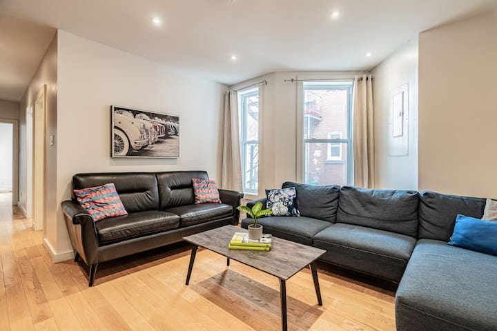 Vibrant Le Plateau Escape for Groups Near Metro