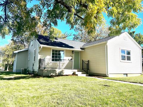 Queen City Cottage - Hot Tub & Tiki Bar