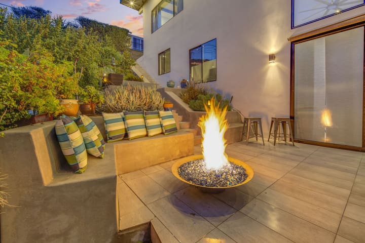 Luxury Home W/ Arcades, Fire Pit, & Amazing Views gallery image 4