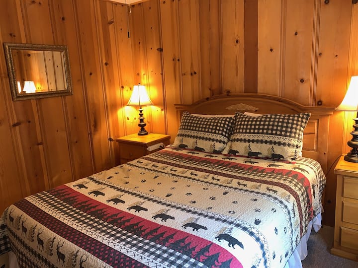 Dormitorio 1 con cama Queen