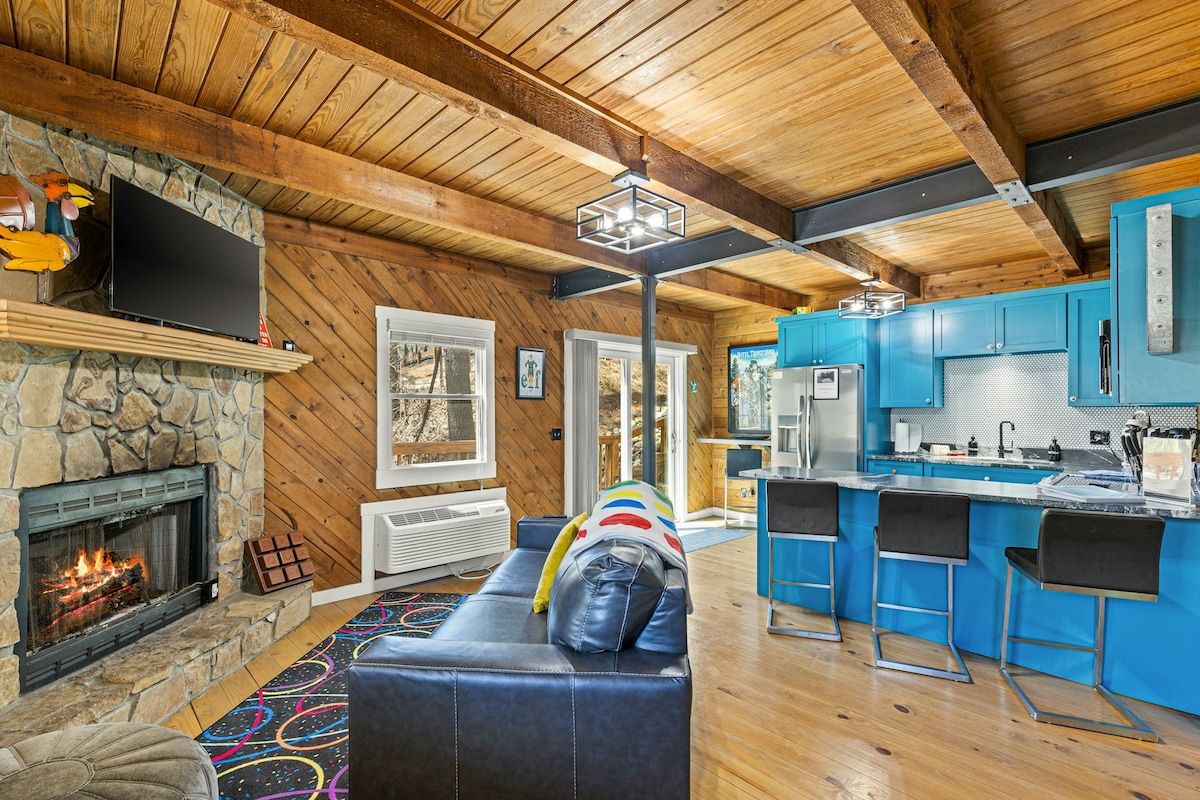 The Arcade at the Rise Retreat - Cabins for Rent in Blairsville