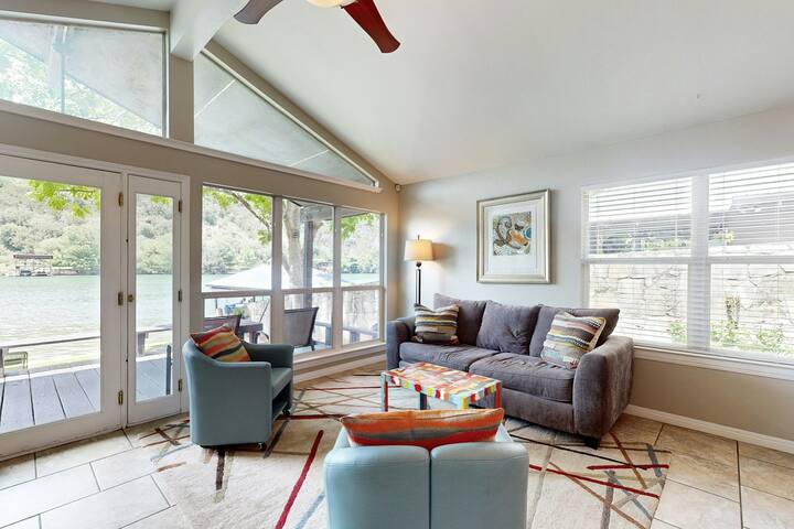 Chic 2BR Lakefront | Dock | Deck | W/D gallery image 4