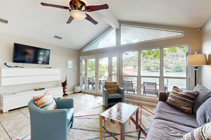 Chic 2BR Lakefront | Dock | Deck | W/D gallery image 5