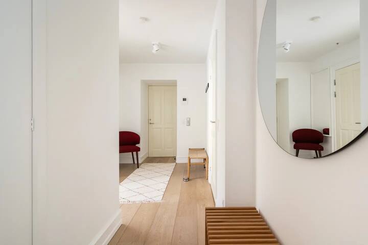 Dinesen Collection Kings Square Condo gallery image 4