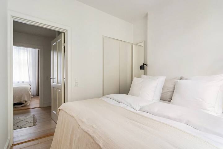 Dinesen Collection Kings Square Condo gallery image 2