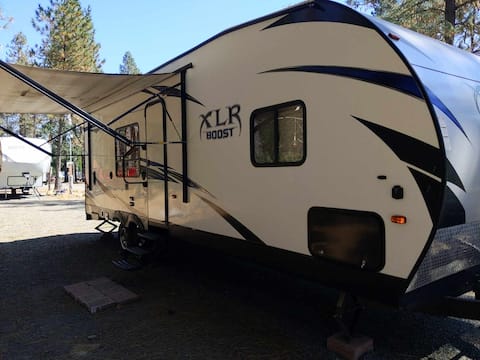 RV11 XLR - 27' Family Toy Hauler - Sleeps 6