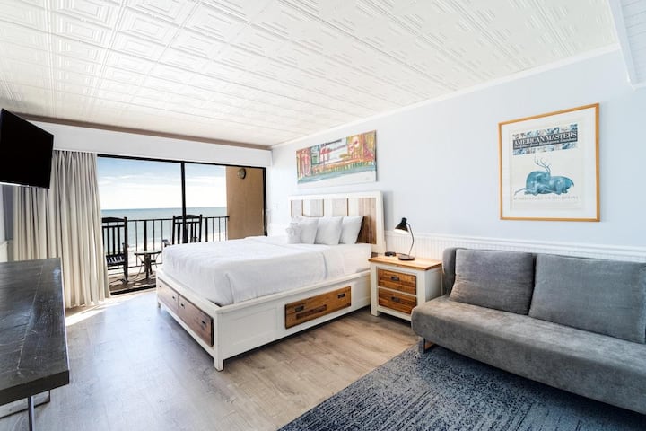 Lovely Oceanfront King Room 5th Flr - Pawleys Island, SC