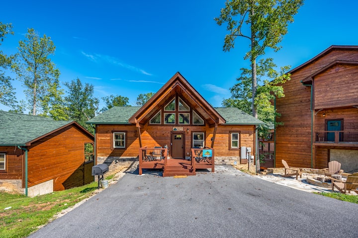 Luxury 3br W/ King Beds, Fire Pit, Arcade Games - Gatlinburg, TN