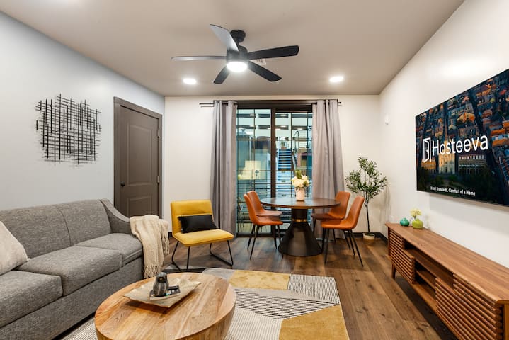 Jazz Symphony: 4BR Urban Retreat Condo