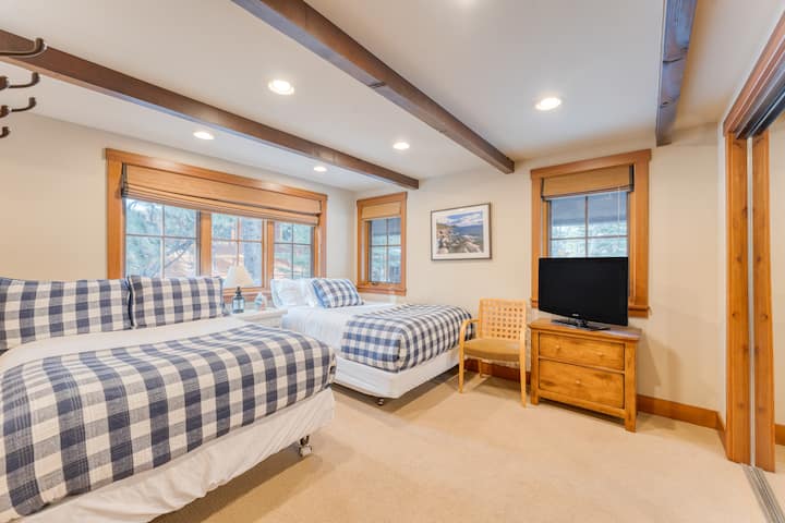 3 საძინებელში არის ორი სრული საწოლი.