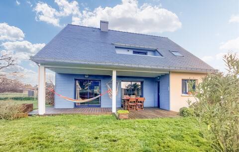 Gorgeous home in Le Tour-du-Parc with Wi-Fi