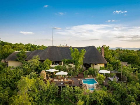 Luxury Safari Style Chalet 4