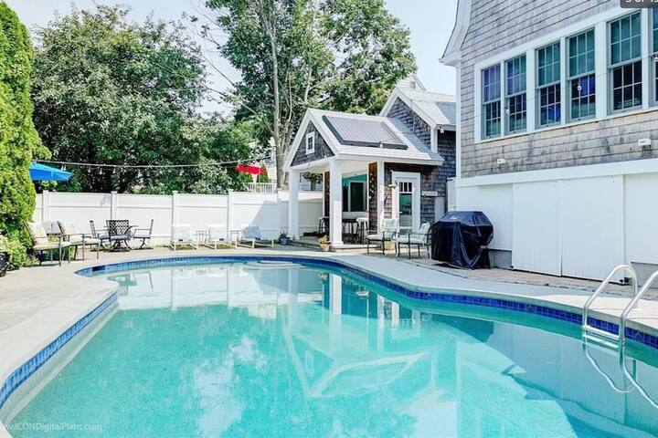 Solo Fish – Family home, walk to beach and pool! gallery image 4