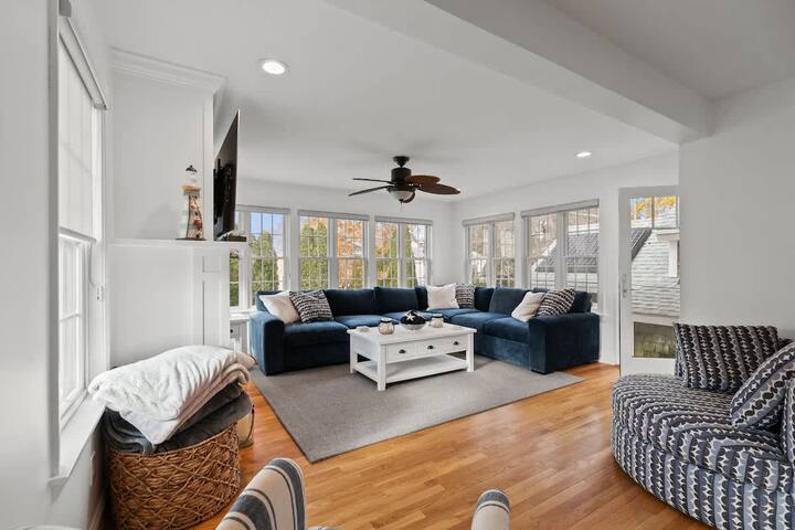 Solo Fish – Family home, walk to beach and pool! gallery image 5