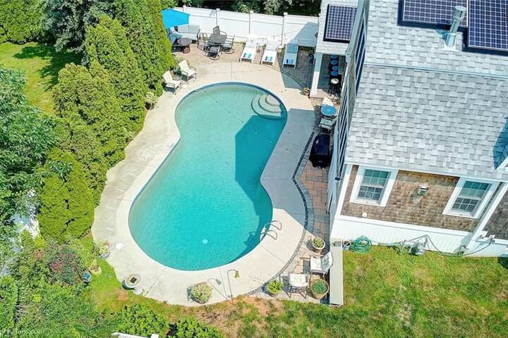 Solo Fish – Family home, walk to beach and pool! gallery image 2